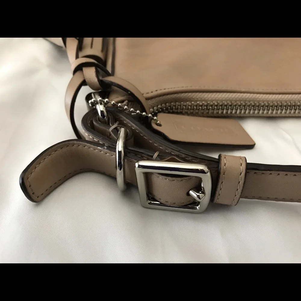 Coach Courtenay Leather Hobo – EUC - Picture 5 of 8